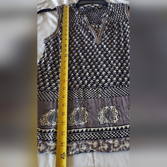 Lucky Brand Sleeveless Cream & Black printing Top. Size S - Picture 7 of 8